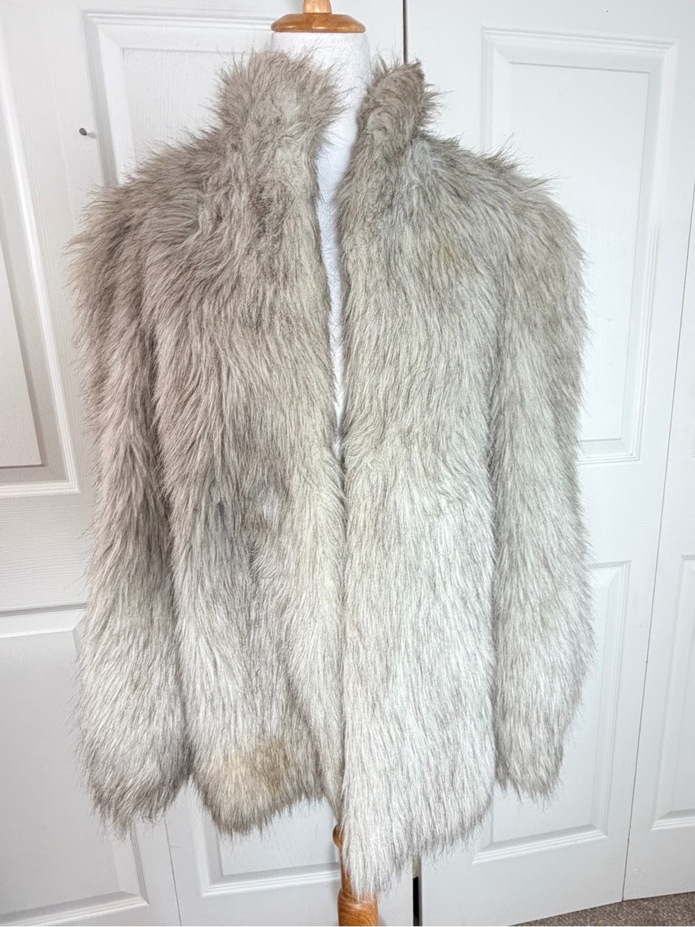 Argentina Womens Faux Fur Jacket Gray plush glamorous Womens Medium Cozy chic